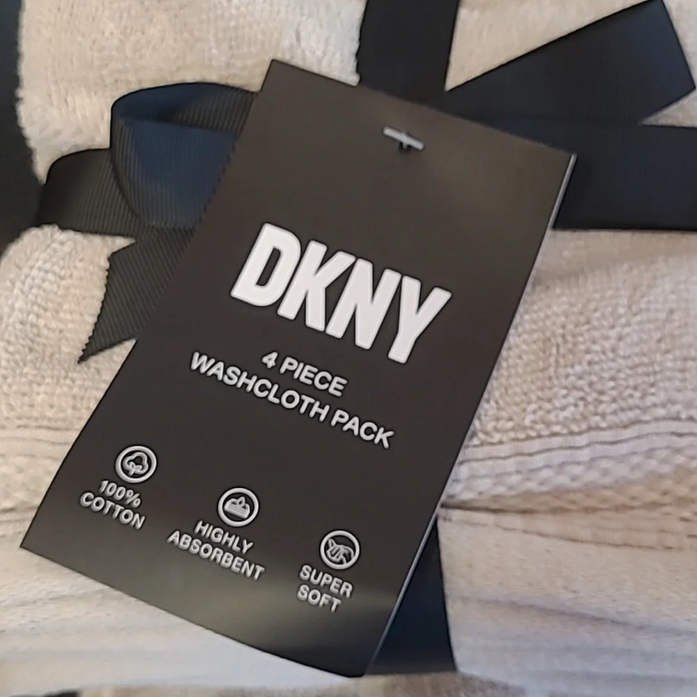 DKNY Bath Towel Set